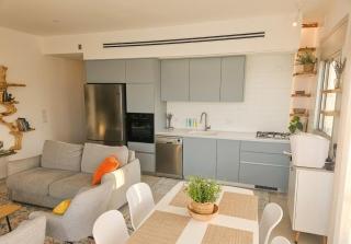 See the Sea View Balcony 30m to Beach - 5
