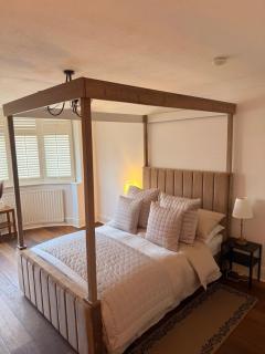 Kestrel House Home Stays & Podcast Studio - 7