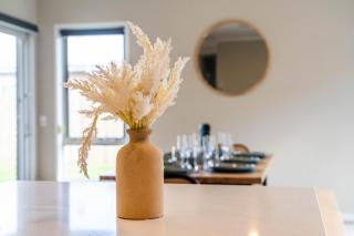 Silky Oak Stay - Brand New House in Griffin - Holiday Home - 6
