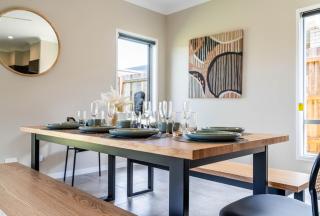 Silky Oak Stay - Brand New House in Griffin - Holiday Home - 8