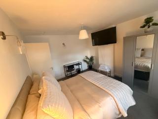Kestrel House Home Stays & Podcast Studio - 5