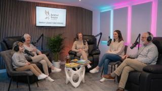 Kestrel House Home Stays & Podcast Studio - 4