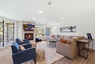 Snowcap Lodge Spacious Townhome with Hot Tub - 0
