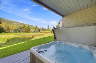 Snowcap Lodge Spacious Townhome with Hot Tub - 9