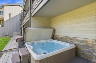 Snowcap Lodge Spacious Townhome with Hot Tub - 6