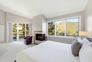Snowcap Lodge Spacious Townhome with Hot Tub - 1