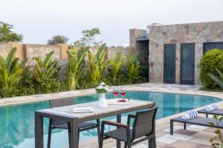 ELIVAAS Prive Chez Nandani 5 BHK Mediterranean-Style Farm House With Private Outdoor Heated Pool , Theater , Bar And Garden Area - 7