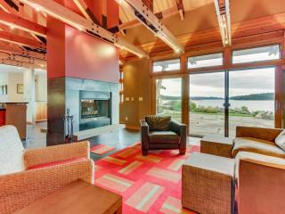 Fidalgo Island Waterfront Stunner - 9