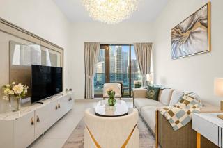 Elegant 2BR with Balcony and Burj Khalifa Skyline Views - 8