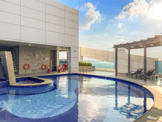Elegant 2BR with Balcony and Burj Khalifa Skyline Views - 2