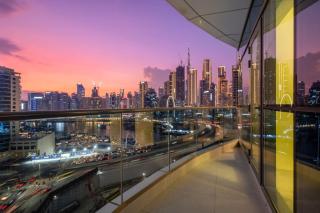 Elegant 2BR with Balcony and Burj Khalifa Skyline Views - 3