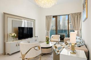 Elegant 2BR with Balcony and Burj Khalifa Skyline Views - 2