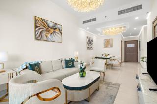 Elegant 2BR with Balcony and Burj Khalifa Skyline Views - 1
