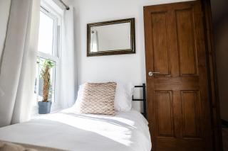 The Newnham Retreat - 3 BR - Parking - Wi-Fi - Lockbox - Centrally Located - 9