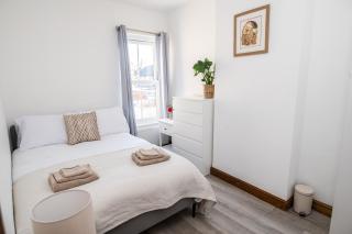 The Newnham Retreat - 3 BR - Parking - Wi-Fi - Lockbox - Centrally Located - 7