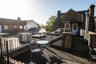 The Newnham Retreat - 3 BR - Parking - Wi-Fi - Lockbox - Centrally Located - 5