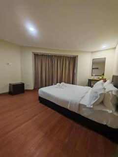 Swing & Pillows - Hot Ballon Hotel Klang, Selangor - 6