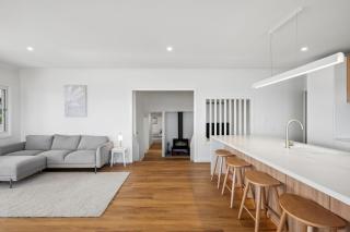 Salt & Peppermint - Beachfront Escape with Stunning Views - 7