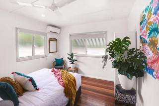 Tropicana Bungalow - Retro Getaway - 3