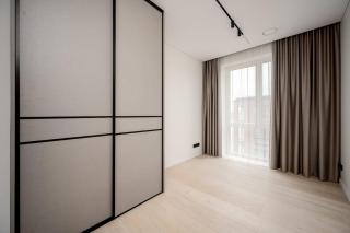 Luxury Top-Floor Riverfront 3BR Balcony and Parking - 9