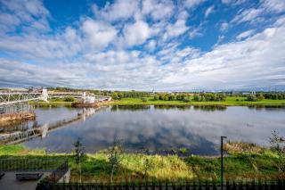 Luxury Top-Floor Riverfront 3BR Balcony and Parking - 8