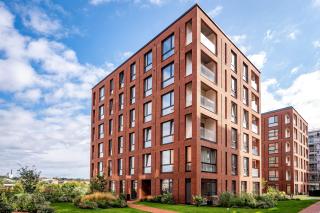 Luxury Top-Floor Riverfront 3BR Balcony and Parking - 1