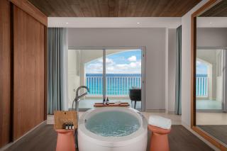 Hilton Cancun Mar Caribe All-Inclusive Resort - 4