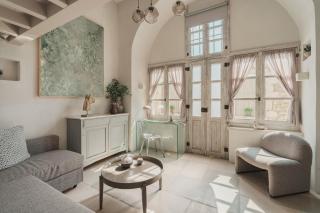 G Suites - Modern Minimalist Retreat - 8