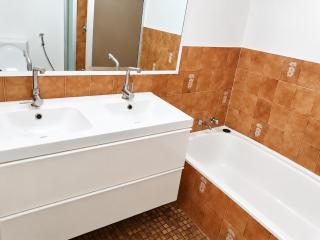 Dana-Private Room in 3-Bedroom Apartment 2 - 8