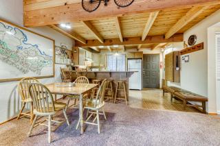 Perfectly Located Home with Decks Bikes & SHARC Pass to Pools Hot Tub & Tennis - 4