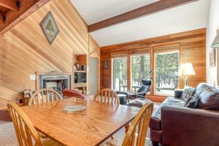 Perfectly Located Home with Decks Bikes & SHARC Pass to Pools Hot Tub & Tennis - 2