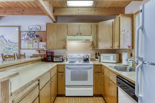 Perfectly Located Home with Decks Bikes & SHARC Pass to Pools Hot Tub & Tennis - 1