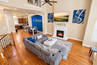 Artsy 3-Story Townhouse Near the Galleria Area! - 5