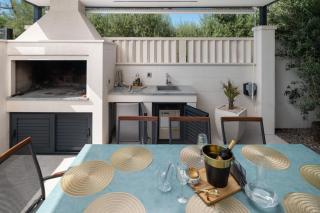 Villa Ines, First row,Heated Pool&Spa, near Trogir/Split - 3