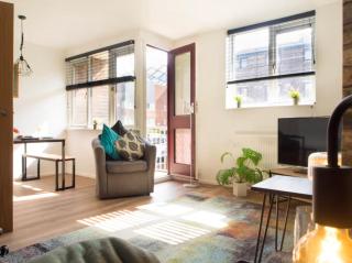 Modern Top Floor Sheffield Maisonette with 3 Bedrooms & On-street Parking, Hosted by Eason Stays - 9