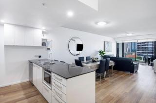 Sierra Grand Spacious 3 Bedroom Apartment - CoastHM - 5