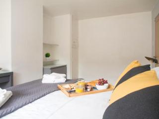 Modern Top Floor Sheffield Maisonette with 3 Bedrooms & On-street Parking, Hosted by Eason Stays - 6