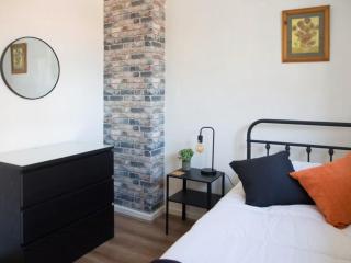 Modern Top Floor Sheffield Maisonette with 3 Bedrooms & On-street Parking, Hosted by Eason Stays - 2