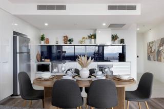 Circle On Cavill High Floor 1 Bedroom Apartment - CoastHM - 6