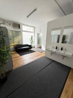 Robin Wood Capsule Hostel - 6