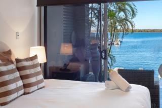 Waterfront Oasis in Runaway Bay - CoastHM - 7