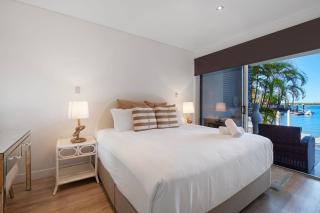 Waterfront Oasis in Runaway Bay - CoastHM - 4