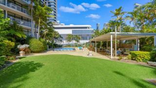 Beachfront Escape in Surfers Paradise - CoastHM - 3