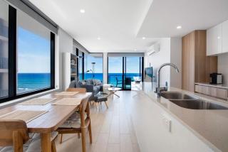 Ocean Views Apartment with Rooftop Pool - CoastHM - 9