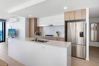 Ocean Views Apartment with Rooftop Pool - CoastHM - 4