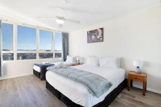 Spacious 3 Bedroom Apartment in Surfers Paradise - CoastHM - 8