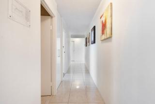 Spacious 3 Bedroom Apartment in Surfers Paradise - CoastHM - 2