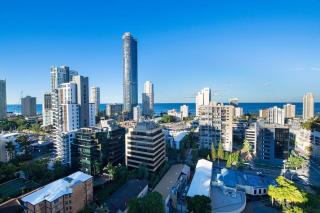 Spacious 3 Bedroom Apartment in Surfers Paradise - CoastHM - 3