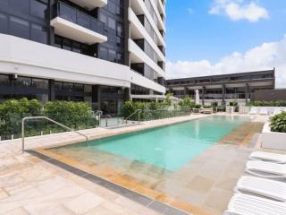 Couples Escape in Ruby Surfers Paradise - CoastHM - 9