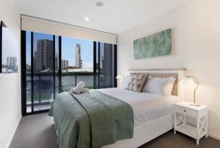 Couples Escape in Ruby Surfers Paradise - CoastHM - 6